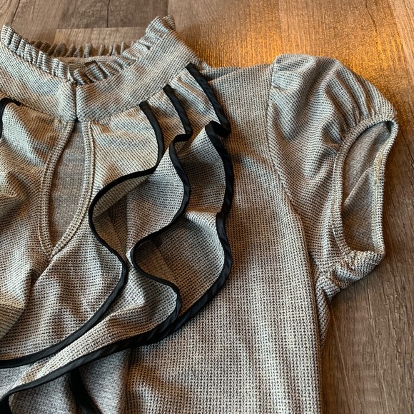 Ruffled top - Picture 4 of 8